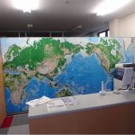 世界地図のポスター紙、複合板ののり付け貼り込み